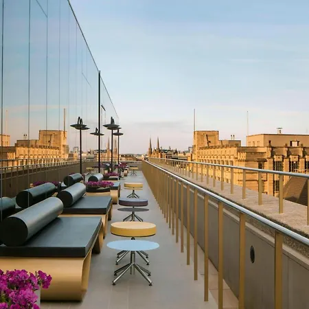 W Otel 5*