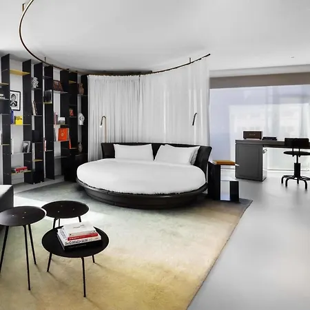 Hotel W